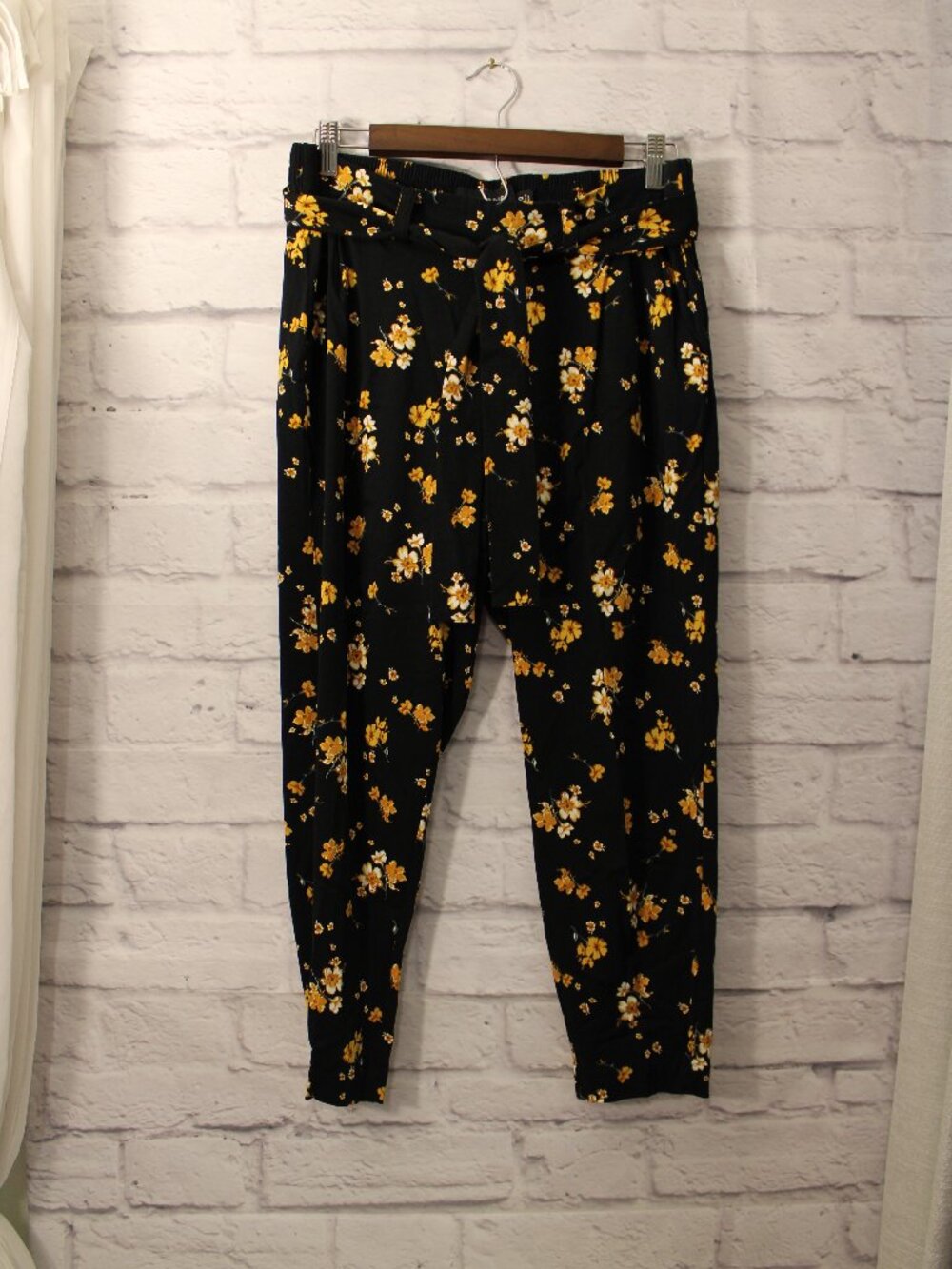 Torrid Floral Ankle Pants Size 00 Challis Tie Front Tapered Leg Dressy Casual